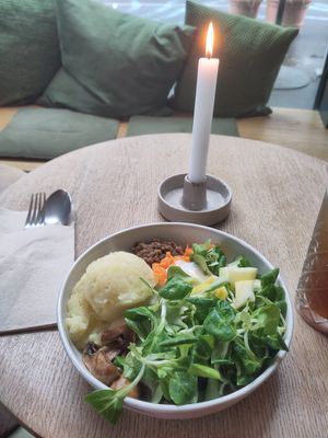 Farmer's bowl at Nude Food in Augsburg