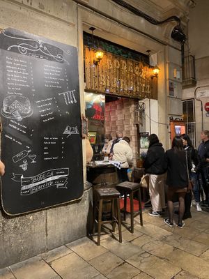 Line out door at Bodega Biarritz 1881 in Barcelona