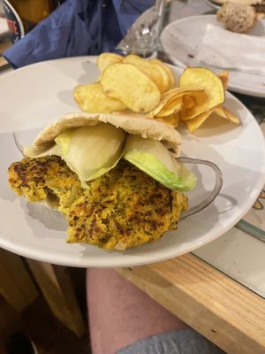 Hamburguesa vegana   at La Batisfera Cafeteria in Valencia