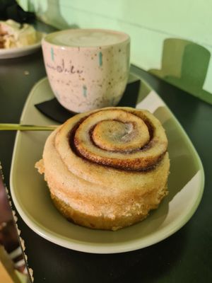 Vegan cinnamon roll and chai latte with oat milk at Candela Canela in Barcelona