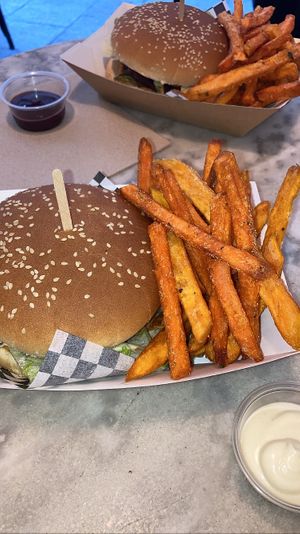 Classic 2VB with sweet potatoes fries 😋 not expensive and belly  satisfied 🍔🍟   at 2VB  in Perpignan
