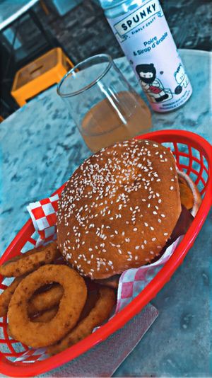 Bacon burger with onion rings   at 2VB  in Perpignan