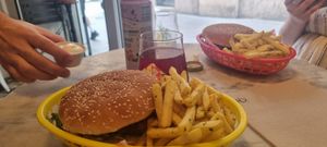 Tofu burger and fries at 2VB  in Perpignan