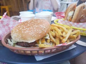 Original burger with fries at 2VB  in Perpignan
