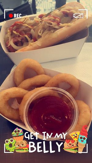 Hot dog Beyond Meat et Onion Rings at 2VB  in Perpignan