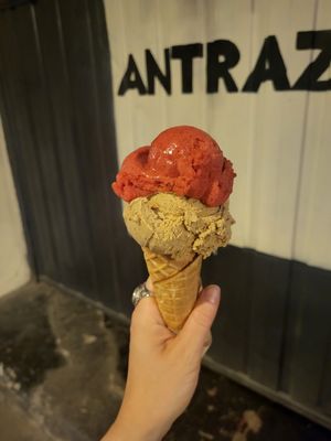 Fraise locale et pistache vegan at Parallelo in Barcelona