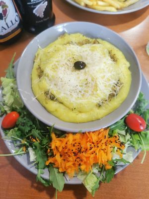 Badão with salad at Prema in Viseu