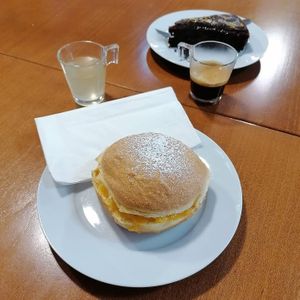 Bola de berlim & chocolate cake at Prema in Viseu