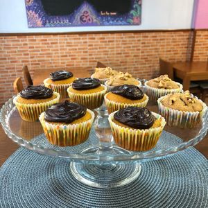 Orange and banana cupcakes at Prema in Viseu