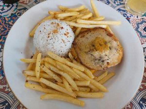 Bitoque com "ovo" at Prema in Viseu