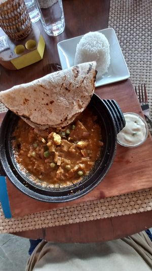 Gericht mit Blumenkohl. Recht 🌶️  vegan  at Chido Cafe in Tagbilaran