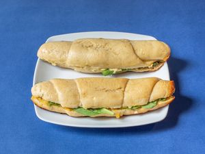 En La Qarmi nuestro Pan Brioche es vegano, si, es vegano suave y delicioso y puedes rellenarlo con 3 items de nuestra lista de toppins at La Qarmita in Granada