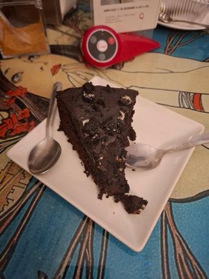 Tarta choco oreo at La Qarmita in Granada