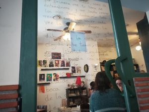 El interior desde fuera at La Qarmita in Granada