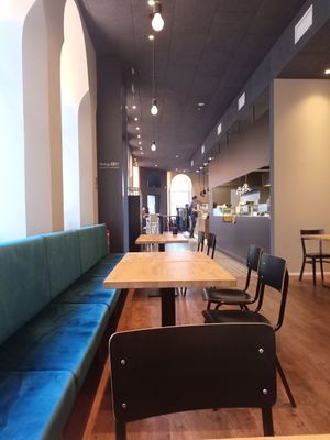 Sitting at Forky's in Vienna