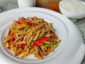 stir fried bamboo shoots with white rice  at Yuanqi Vegetarian - 缘启妙膳 in Urumqi