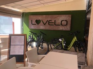 Pretty decor 💕 at Lovelo Coffee Ride in Orihuela Costa
