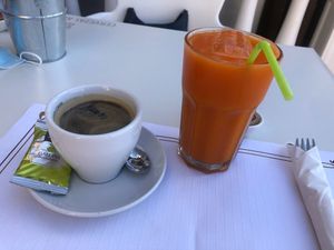 Juice and Americano 💚 at Lovelo Coffee Ride in Orihuela Costa