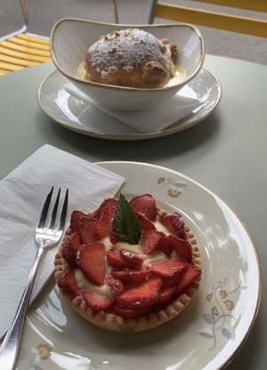 Erdbeertörtli and some vanilla dish  at Sprössling in Zurich