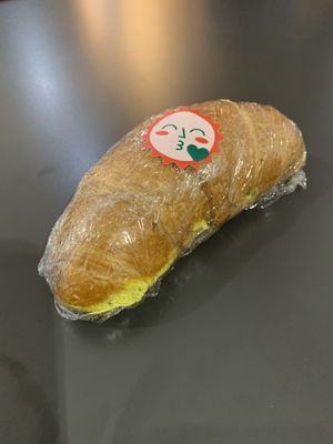 ”Egg”-croissant #Veganuary at Sprössling in Zurich