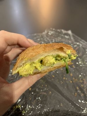 ”Egg”-croissant #Veganuary at Sprössling in Zurich
