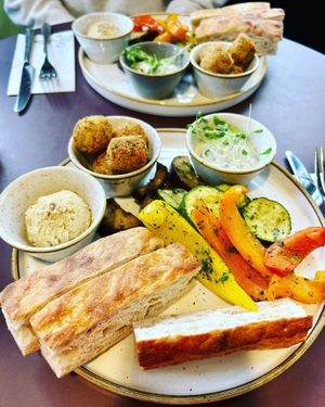 Orientalischer Mezze Teller   at Sprössling in Zurich