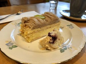 Crèmeschnitte mit Vermicelle at Sprössling in Zurich