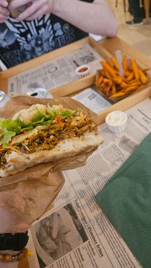 Good food but we had to wait way two long just for 2 kebabs and 1 portion of fries (30+ minutes). Drinks were nice but quite expensive at Oaza Joyful Kitchen in Zagreb