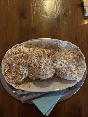 Vegan Apfelstrudel   at Blondies in Bochum