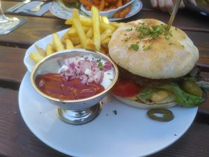 Chili Cheese Burger with Fries "spezial" at Blondies in Bochum