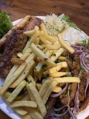 GRILLTELLER á la MARIYANA 🤤  at Blondies in Bochum