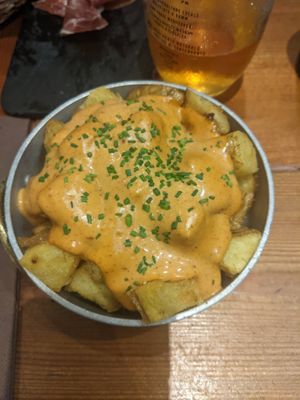 Organic potatoes bravas (6,00€) with vegan sauce (+0,25€) - 4.5/5 at Sensi Gourmet Tapas in Barcelona