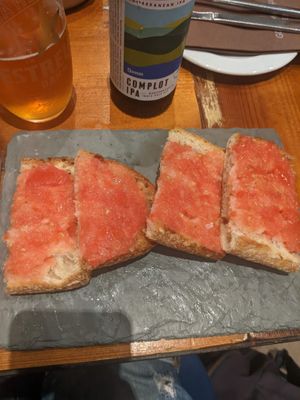 Coca bread with tomato (3,75€) - 4/5 at Sensi Gourmet Tapas in Barcelona