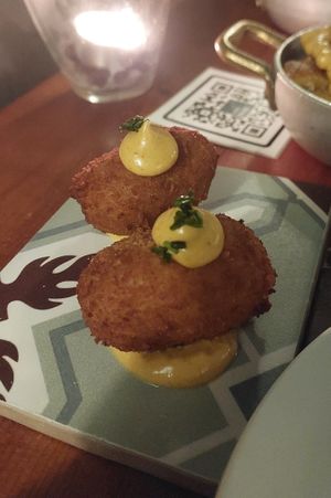 Croquetas de “pollo al ast” veganas, mayo
vegana de curry (€4,75) at Sensi Gourmet Tapas in Barcelona