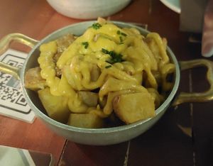Patatas bravas ecológicas, opción salsa vegana (€6,25) at Sensi Gourmet Tapas in Barcelona