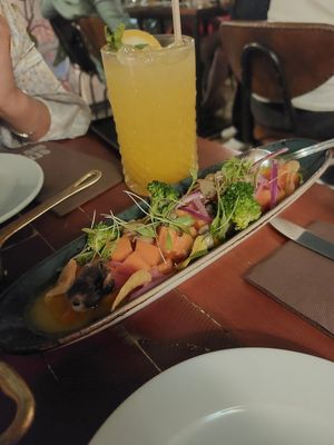 Ceviche vegano, leche de tigre, emulsión de mango, crujiente de plátano (€6,50) at Sensi Gourmet Tapas in Barcelona