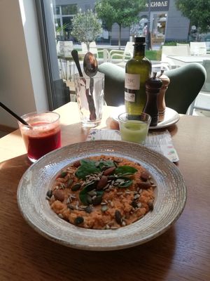 Quinoa main plus juice at Eat Healthy in Belgrade