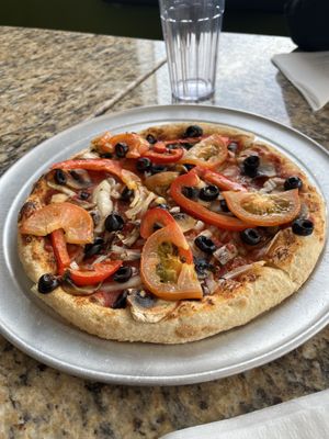Small veggie pizza with no cheese   at Daddi's Pizza in Myvatn