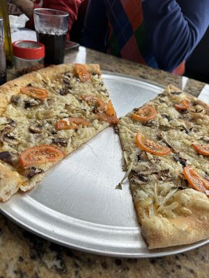   at Daddi's Pizza in Myvatn