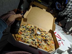 Pizza with vegan cheese at Daddi's Pizza in Myvatn