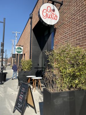 Outside at Que Gusto in Tulsa