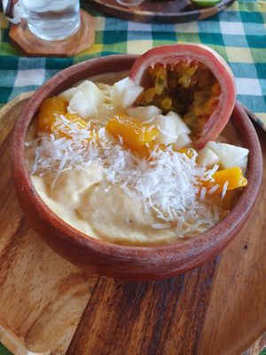 Tropical smoothy bowl at Two Little Birds in Luang Prabang