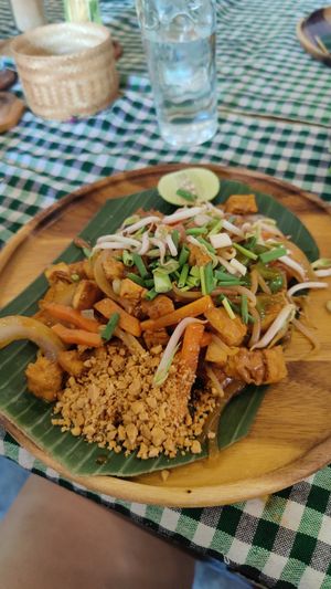 Pad lao at Two Little Birds in Luang Prabang