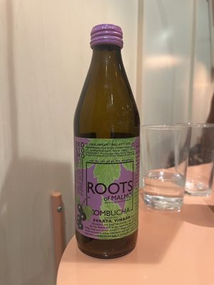 Kombucha blackcurrant (roots of Malmö)   at Holy Greens in Stockholm