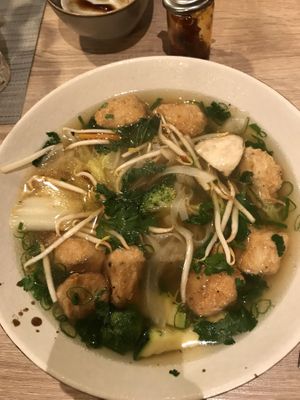Pho mit gebackenem veganen Hähnchen at GT Asian Cuisine in Wesel