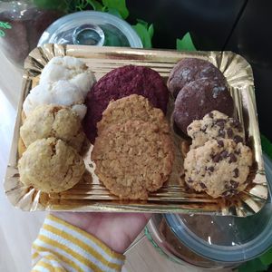 Assortit galetes veganes at El Desig Pastissers  in Canet De Mar