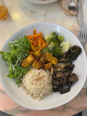 Different dish every day based on fresh ingredients from that day! (You also have a menu but I totally recommend the dish of the day!) Simply wonderful! The best tofu I've ever had at Mela Canela in Sintra