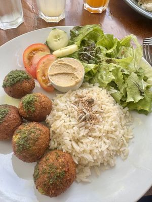 Falafel súper bueno  at Mela Canela in Sintra