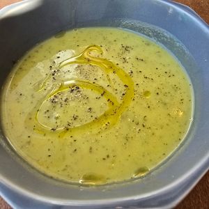 Zucchini soup at Mela Canela in Sintra