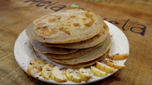 Panquecas sem gluten, vegan e sem açúcar 😍 at Mela Canela in Sintra